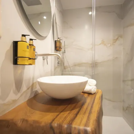 別荘 O Fogar Da Pequena Galia